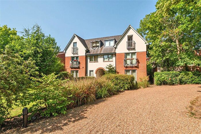 2 Bedroom Flat For Sale In Plaistow Lane, Bromley, BR1