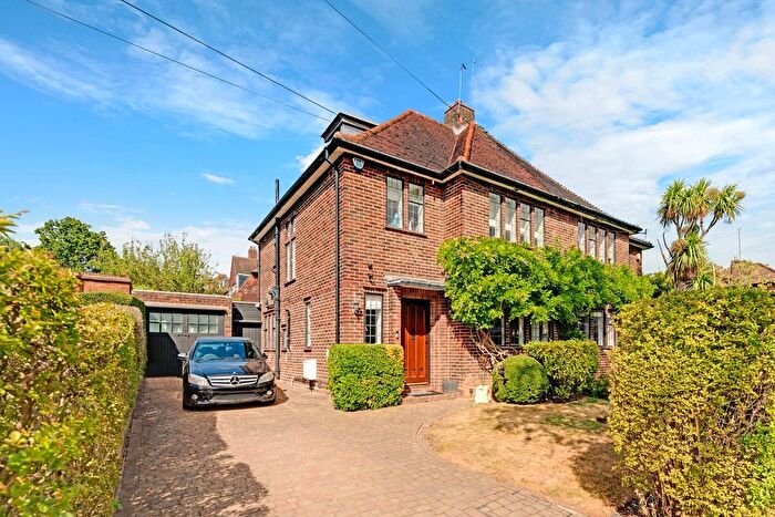 4 Bedroom Semi-Detached House For Sale In Vivian Way, London, N2