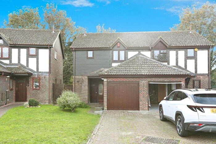 3 Bedroom Semi Detached House For Sale In Gleneagles Drive, Maidstone, Kent, ME15