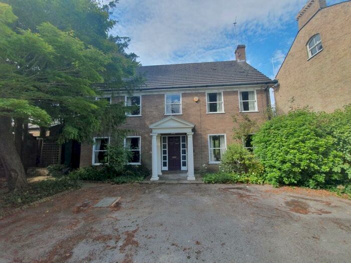 4 Bedroom House To Rent In Linden Road, Bedford, MK40