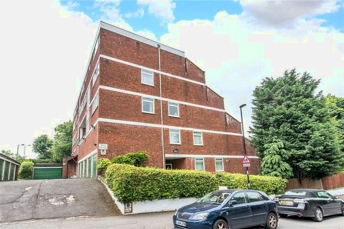 2 Bedroom Flat To Rent In Spurgeon Road, London, SE19