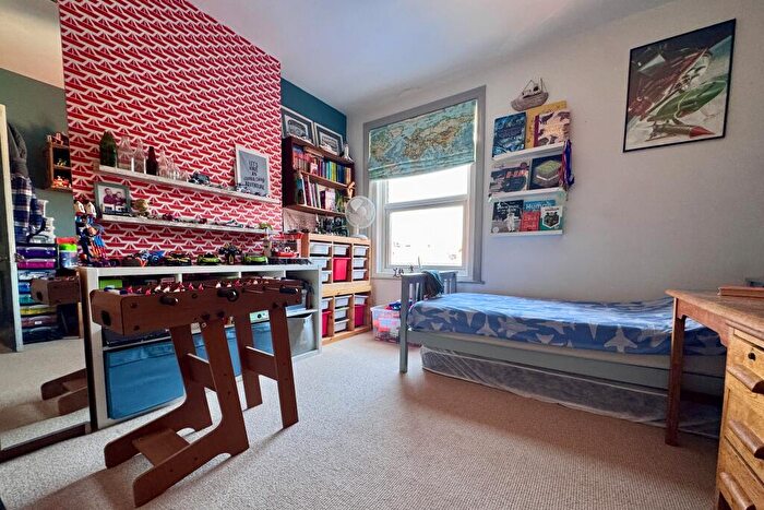 4 Bedroom Semi-Detached House For Sale In Linden Road, Swanage, BH19 - Photo 10