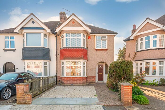3 Bedroom Semi Detached House For Sale In Oaklands Avenue, Isleworth, TW7