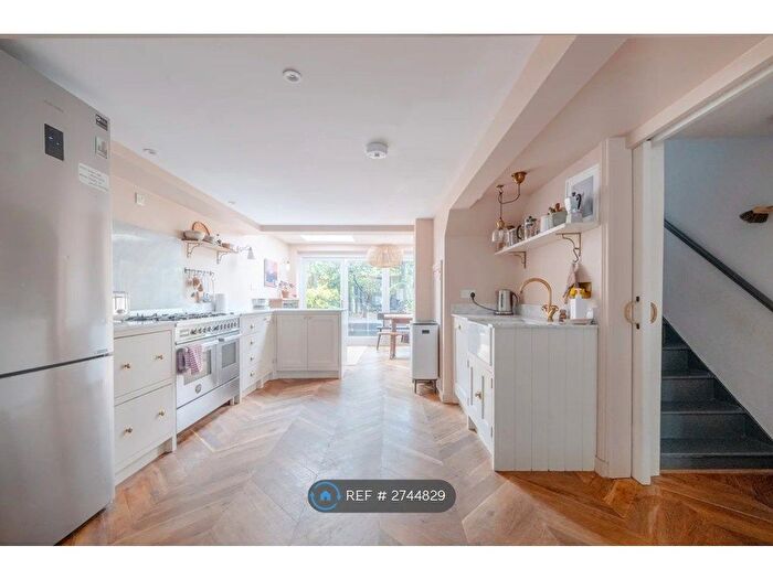 3 Bedroom Terraced House To Rent In Evandale Road, London, SW9