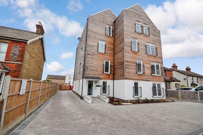 2 Bedroom Flat To Rent In Southend Road, Stanford-Le-Hope, SS17