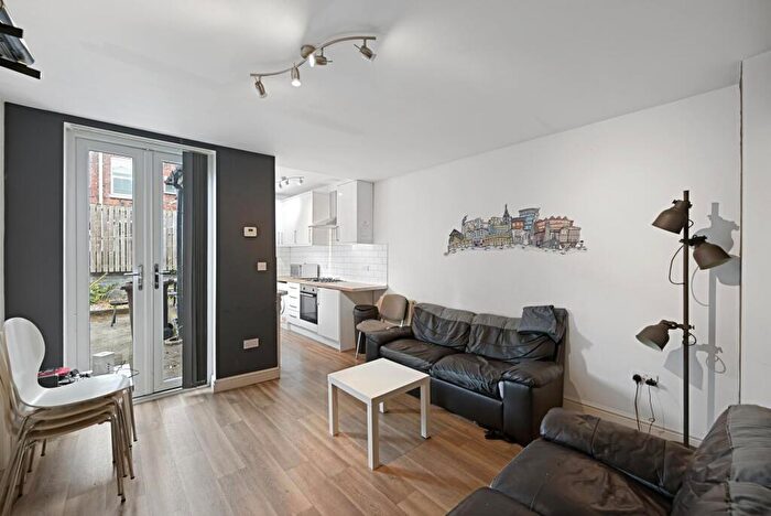 5 Bedroom House To Rent In Harefield Road, Sheffield, S11