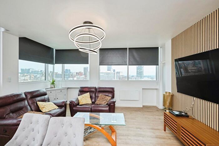 2 Bedroom Flat For Sale In Suffolk Street Queensway, Birmingham, West Midlands, B1