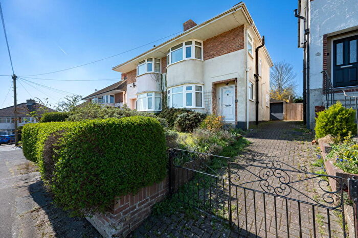 3 Bedroom Semi Detached House For Sale In High View Way, Southampton, SO18
