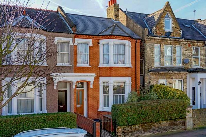 2 Bedroom Flat To Rent In Lysias Road, Balham, SW12