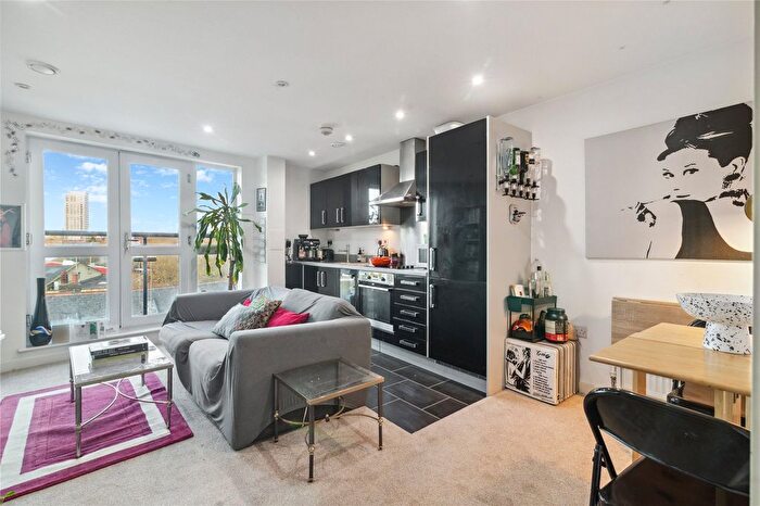 1 Bedroom Flat To Rent In Garratt Lane, London, SW18