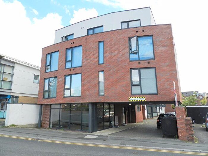 1 Bedroom Flat To Rent In The Pavillions, St Michaels Lane, Headingley, LS6