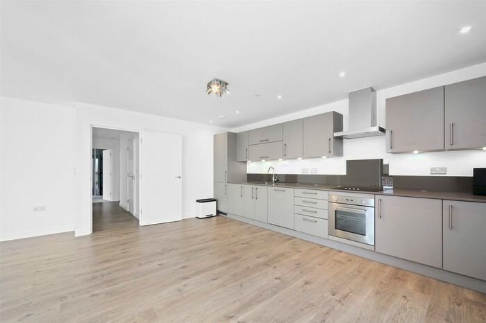 2 Bedroom Flat To Rent In Rotherhithe New Road, London, SE16