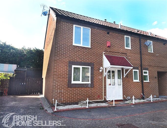 3 Bedroom Semi-Detached House For Sale In Blackthorn Close, Norwich, Norfolk, NR6