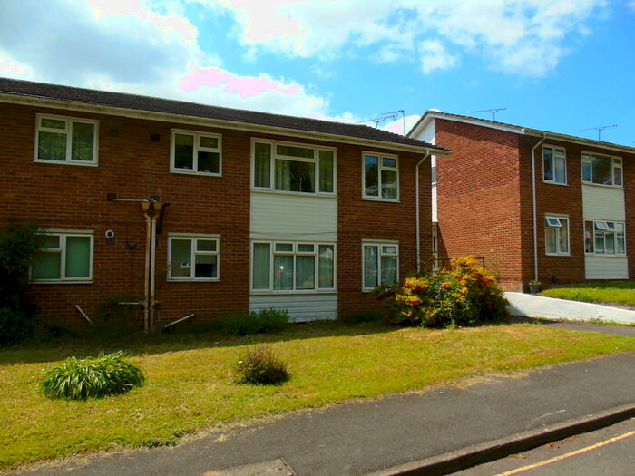 2 Bedroom Ground Flat To Rent In Langton Close, Winchester, SO22