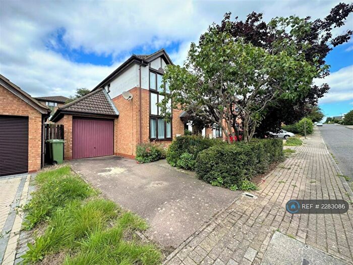 3 Bedroom Semi-Detached House To Rent In Eelbrook Avenue, Bradwell Common, Milton Keynes, MK13