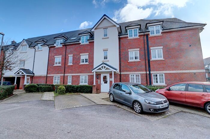 2 Bedroom Flat To Rent In Grange Drive, High Wycombe, Buckinghamshire, HP13