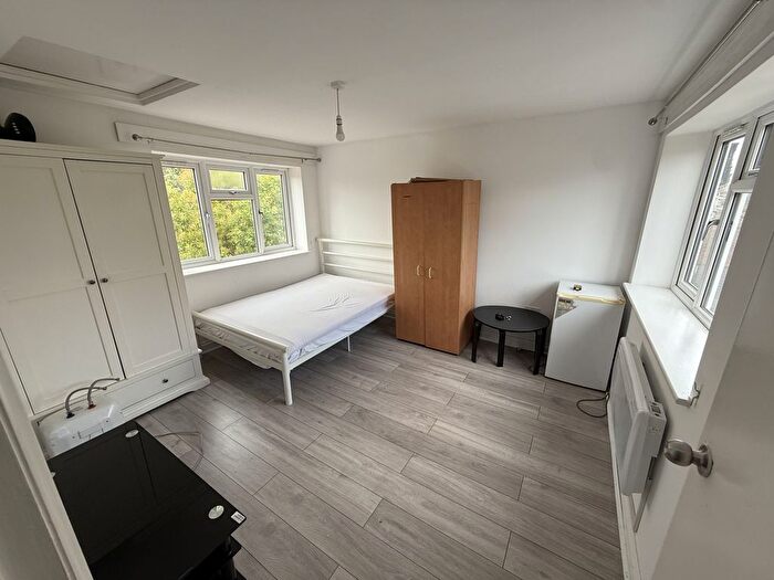 1 Bedroom Flat To Rent In Imperial Road, Feltham, Middlesex, TW14