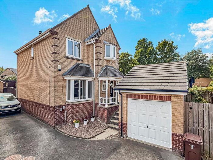 3 Bedroom Detached House For Sale In Scholars Walk, Eccleshill, Bradford, BD2