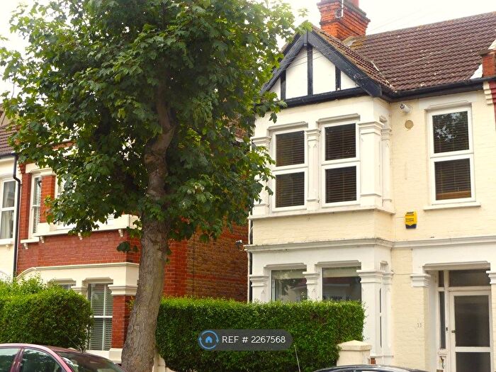 2 Bedroom Flat To Rent In Leigh Hall Road, Leigh-On-Sea, SS9