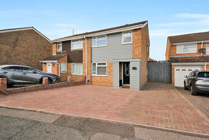 3 Bedroom Semi Detached House For Sale In , Ashby Drive, Rushden, NN10
