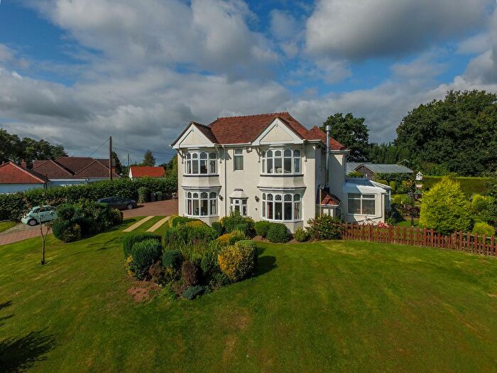 3 Bedroom Detached House For Sale In Mount Road, Fairfield, Bromsgrove, B61