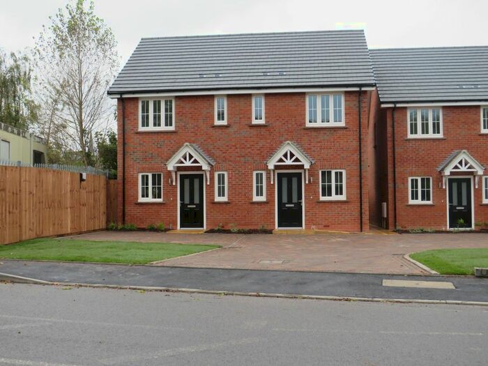 2 Bedroom Property To Rent In Victoria Road, Darlaston, West Midlands, WS10