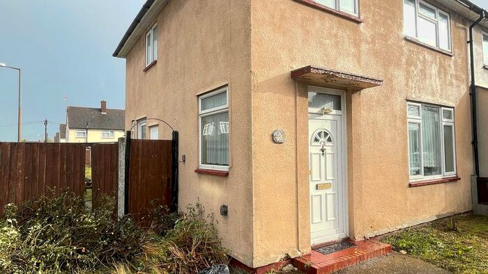 3 Bedroom End Of Terrace House To Rent In Carnach Green, South Ockendon, RM15