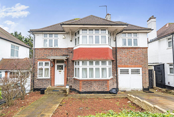 6 Bedroom Link Detached House For Sale In The Crossways, Wembley, HA9