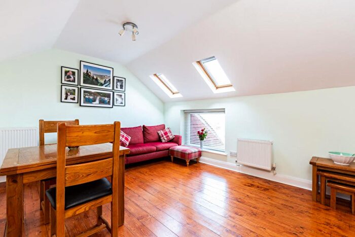 1 Bedroom Flat For Sale In Hale Lane, London, NW7