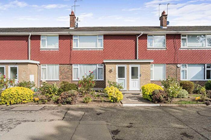 2 Bedroom Flat For Sale In Fairgreen Court, Cockfosters, EN4