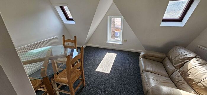 4 Bedroom Flat To Rent In Wellington Street, Luton, Luton, Bedfordshire, LU1