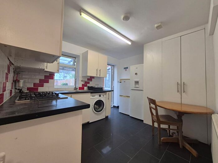 1 Bedroom Terraced House To Rent In Lowden Road, N9