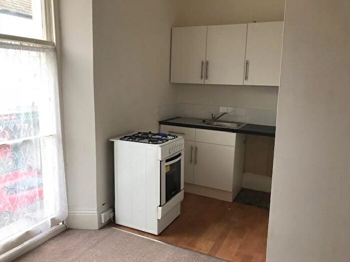 1 Bedroom Flat To Rent In Winner Street, Paignton, TQ3