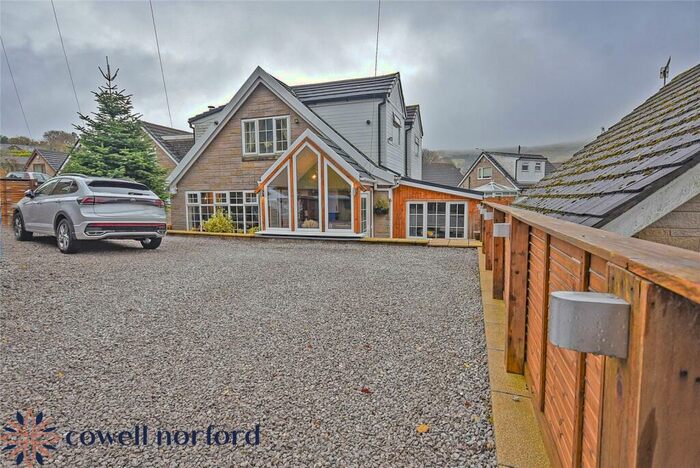 4 Bedroom Detached House For Sale In Garth Edge, Whitworth, Rochdale, Lancashire, OL12