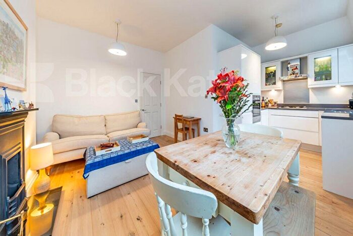 2 Bedroom Flat To Rent In Hillmarton Road, Hillmarton Conservation Area, N7