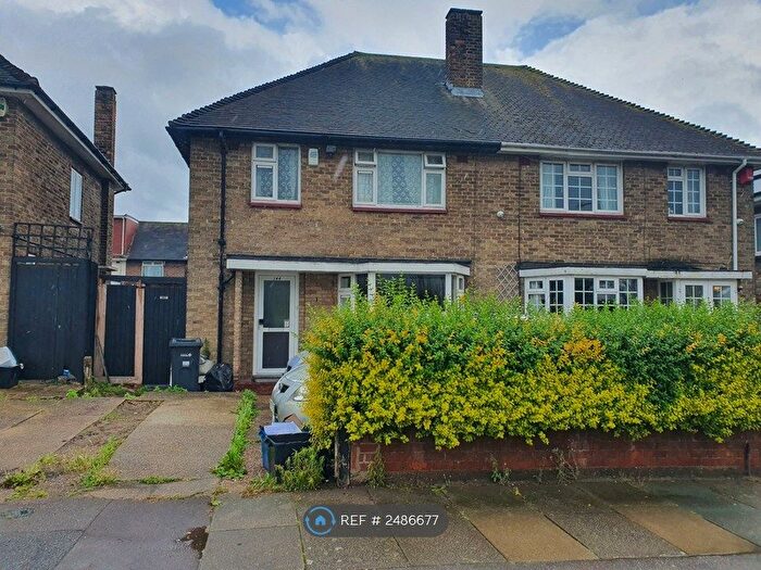 3 Bedroom Semi-Detached House To Rent In Oaks Lane, Ilford, IG2