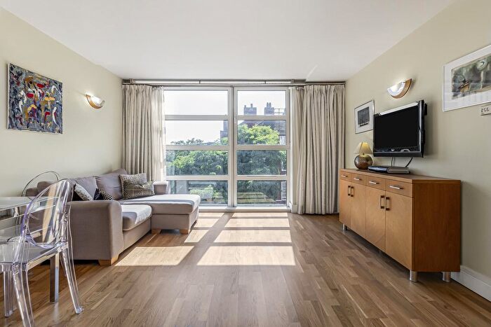 1 Bedroom Flat For Sale In Buckingham Palace Road, London, SW1W