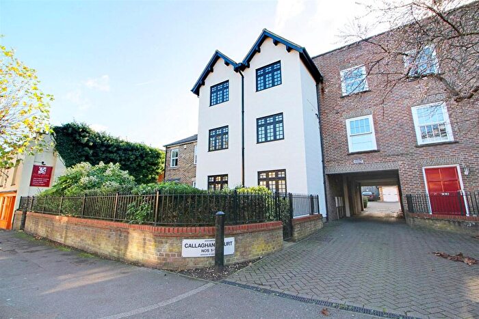 2 Bedroom Apartment For Sale In High Street, Berkhamsted, HP4