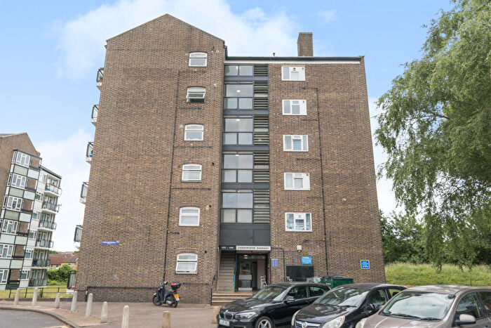 2 Bedroom Flat For Sale In Foxborough Gardens, Brockley, London, SE4