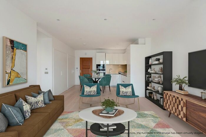 1 Bedroom Flat To Rent In Pinewood Gardens, Teddington, TW11