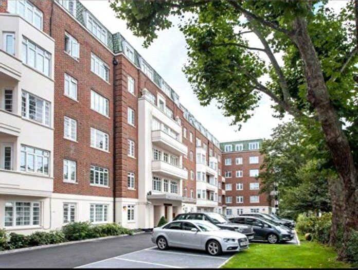 Studio To Rent In Chatsworth Court, Pembroke Road, London, W8