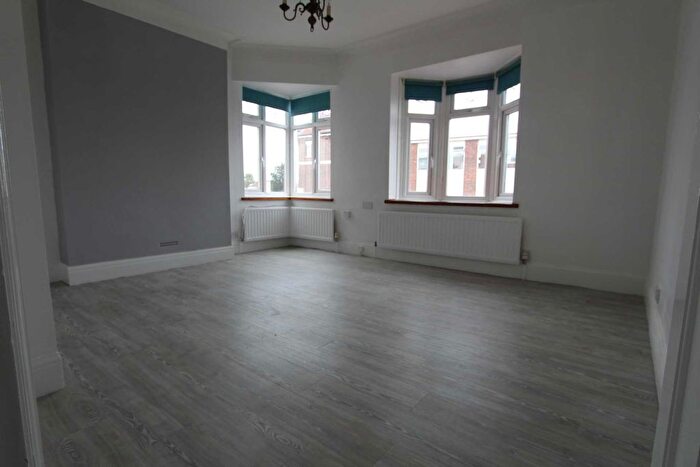 2 Bedroom Flat To Rent In High Street, Hadleigh, SS7