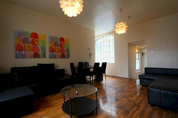 2 Bedroom Flat To Rent In Goswell Road, Barbican, EC1V