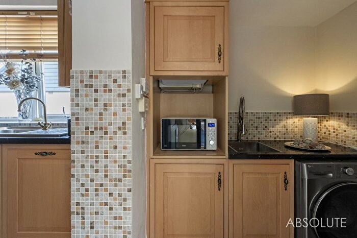 2 Bedroom Detached Bungalow For Sale In Preston Down Road, Preston, TQ3