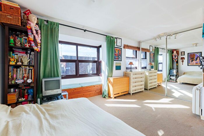 1 Bedroom Flat For Sale In Holley Road, London, W3