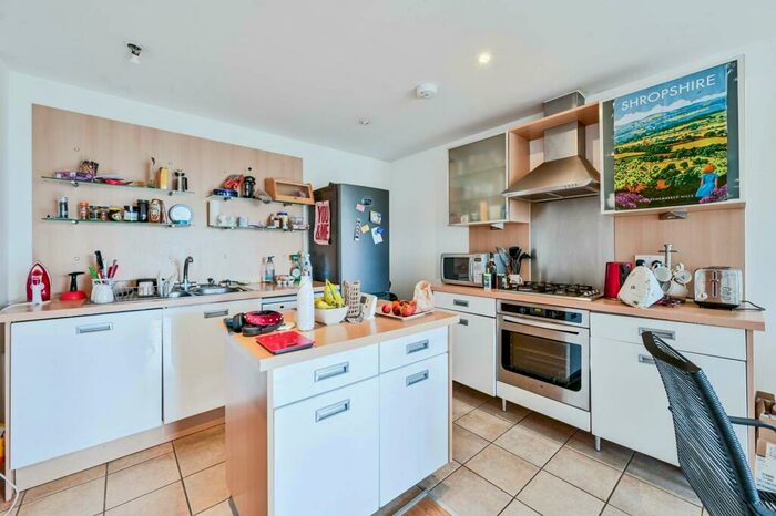 2 Bedroom Flat To Rent In Hopton Road, Woolwich, London, SE18