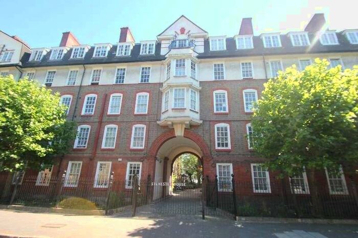 Flat To Rent In Sylvester Road, Hackney Central, E8