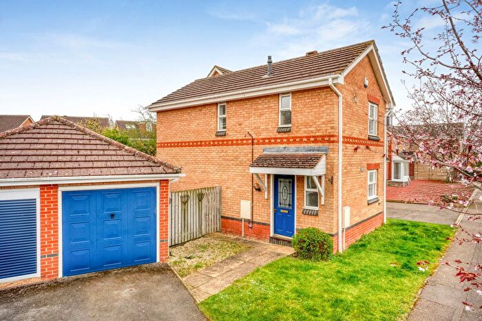 3 Bedroom Detached House For Sale In Leary Crescent, Newport Pagnell, MK16