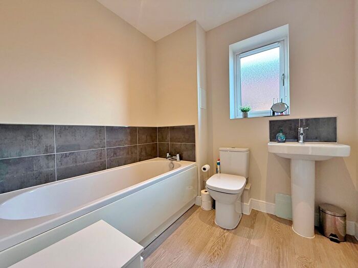 3 Bedroom Semi-Detached House For Sale In Chalk Way, Drayton, PO6