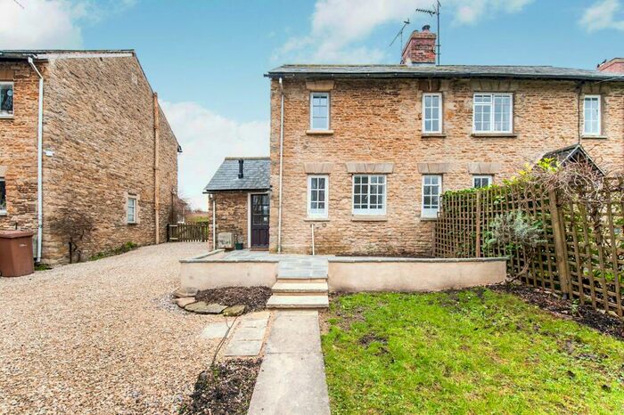 2 Bedroom End Of Terrace House To Rent In Summerside, Buckland, SN7